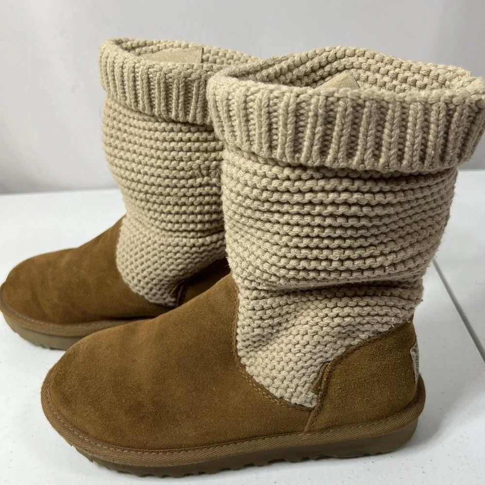 UGGs Tan Upper Knit Sweater Foldover‎ Cuff Size 5
